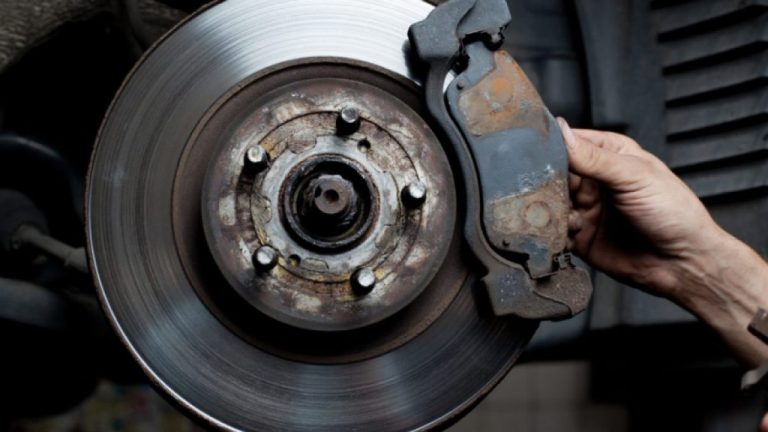 Como verificar e proteger o sistema de freio do seu carro?