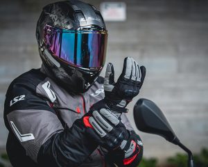 Essenciais do equipamento de segurança para pilotos de moto