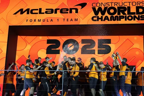 Vitória de Russell, tabu de Verstappen e título da McLaren no Troféu dos Construtores: Tudo sobre o GP de Singapura